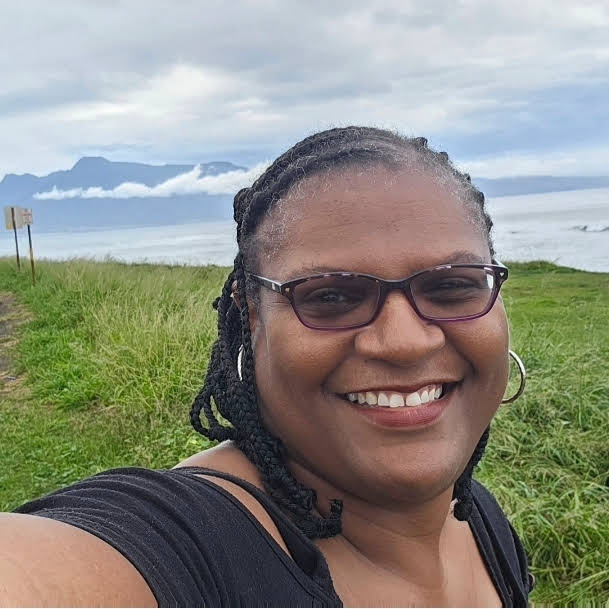 Lynnelle Lee outdoors by the ocean